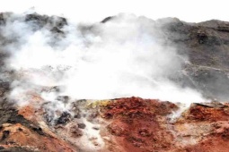 Phi thường - kỳ quặc - Kỳ lạ ngọn đồi bốc khói bất kể ngày đêm dù xung quanh không có lửa cháy