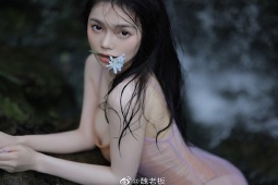 Thời trang - Loạt "tú nữ" Trung Quốc đẹp như tiên tử khi mặc váy áo mỏng vào rừng tắm suối