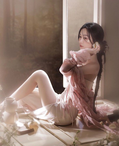 Jun Vũ được khen như nữ thần với váy &#34;nàng tiên cá&#34; - 1