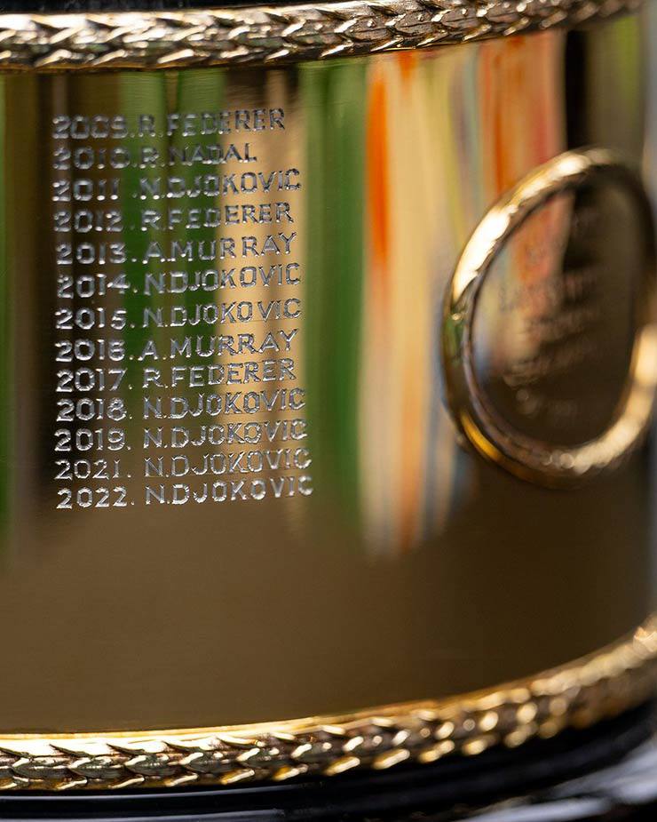 Chiếc cúp Wimbledon chờ khắc một cái tên mới (Alcaraz), hoặc cũ (Djokovic)