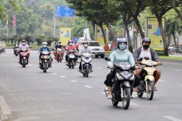 Người dân TP HCM thích thú với thời tiết se lạnh