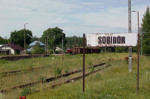 Tuyến đường sắt chạy tới khu vực trại tử thần Sobibor.