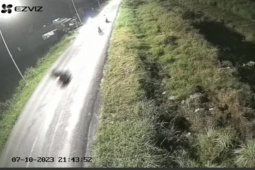 Tin tức trong ngày - Clip: Phóng xe máy với tiếng pô "xé tan" màn đêm yên tĩnh, tài xế gây họa kinh hoàng