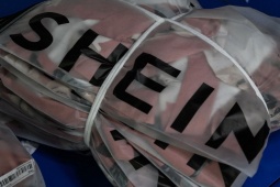 Thời trang - "Gã khổng lồ thời trang nhanh" Shein bị cáo buộc vi phạm bản quyền