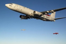 Media - P-8A Poseidon: Biến thể máy bay thương mại, trang bị ngư lôi, bom, tên lửa