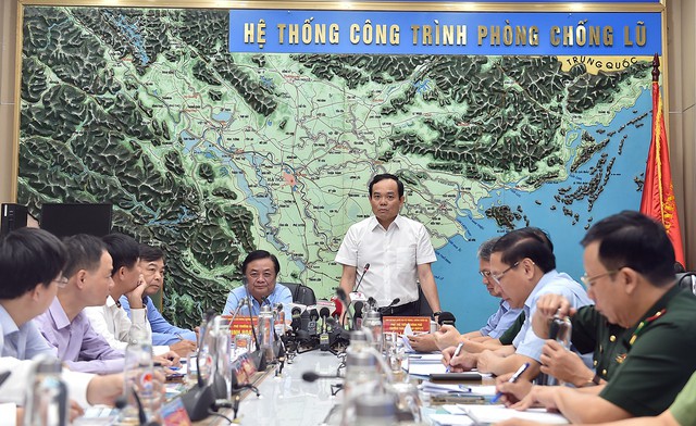 Phó Thủ tướng Trần Lưu Quang chủ trì cuộc họp trực tuyến ứng phó với cơn bão số 1. (Ảnh: VGP/Hải Minh)