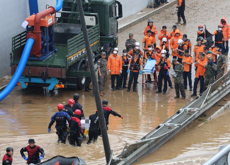 Thông tin mới vụ nước lũ nhấn chìm hầm đường bộ ở Hàn Quốc - 1