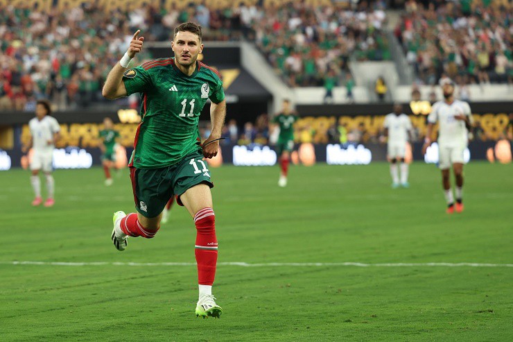 Gimenez vào sân từ băng ghế dự bị và ghi bàn thắng "vàng" giúp Mexico vô địch Gold Cup lần thứ 9