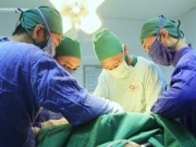 Sức khỏe đời sống - Người phụ nữ chỉ đau bụng đi khám đã phát hiện ung thư đại tràng di căn