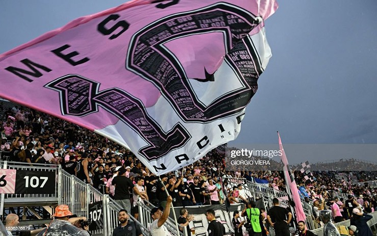 Messi made a grand debut at Inter Miami, fans filled the stadium with rain - 5