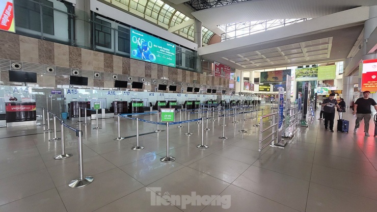 Hình ảnh sân bay Nội Bài 'cửa đóng, then cài' tránh bão số 1 đổ bộ - 1