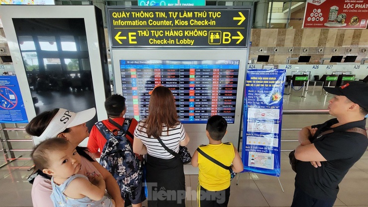 Hình ảnh sân bay Nội Bài 'cửa đóng, then cài' tránh bão số 1 đổ bộ - 4