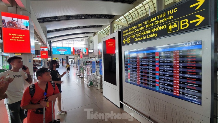 Hình ảnh sân bay Nội Bài 'cửa đóng, then cài' tránh bão số 1 đổ bộ - 5