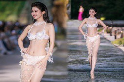 ”Thần tiên tỷ tỷ quê Thanh Hoá” hiếm hoi diễn bikini gợi cảm trước đám đông