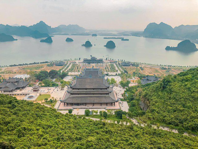 Ghé thăm vẻ đẹp cổ kính tại ngôi chùa lớn nhất thế giới ở Việt Nam - 6