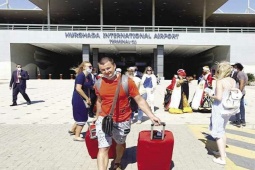 Thế giới - Nga siết chặt kiểm tra sức khỏe người nhập cảnh từ quốc gia Bắc Phi