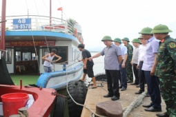 Tin tức trong ngày - Bão số 1: Hơn 600 du khách "mắc kẹt" tại Cô Tô, Quan Lạn, Minh Châu, Ngọc Vừng