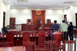 Tin tức trong ngày - Hoãn xử cựu thiếu tá tông chết nữ sinh ở Ninh Thuận vì... vắng thẩm phán