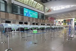 Tin tức trong ngày - Hình ảnh sân bay Nội Bài 'cửa đóng, then cài' tránh bão số 1 đổ bộ