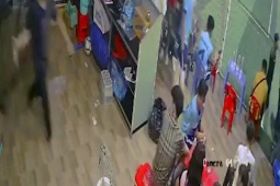 Tin tức trong ngày - Tin tức 24h qua: Nam thanh niên bị truy sát kinh hoàng trong sân bóng ở Long An