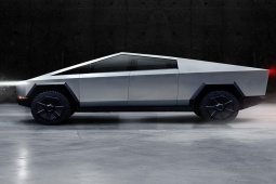 Tin tức ô tô - Mẫu xe bán tải điện Cybertruck đầu tiên của Tesla xuất xưởng