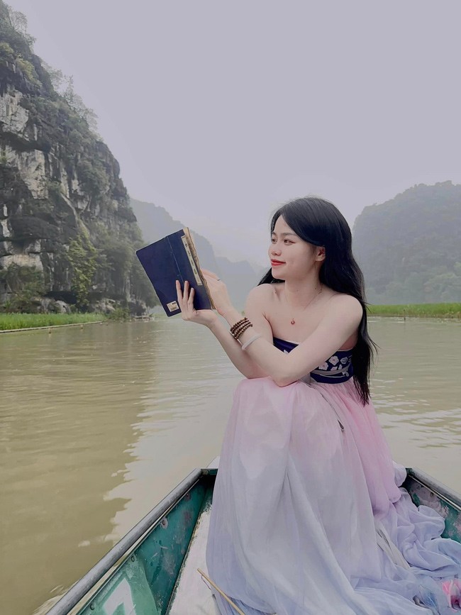 Huỳnh Anh đúng chuẩn &#34;tiểu thư đài các&#34; với một sức hút rất riêng.&nbsp;
