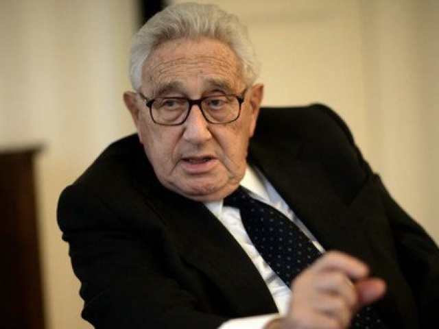 Thế giới - Cựu Ngoại trưởng Mỹ Kissinger bất ngờ gặp Bộ trưởng Quốc phòng Trung Quốc