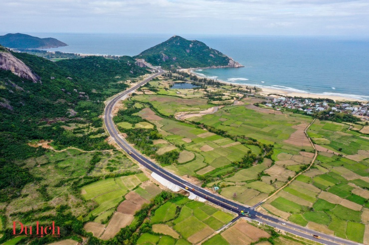 Vẻ đẹp mộng mơ của tuyến đường ven biển dài 118km ở Bình Định - 16