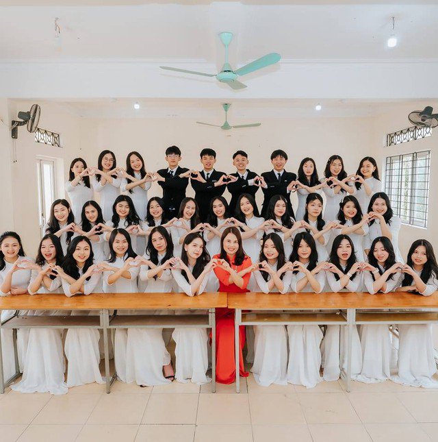 Lớp 12D Trường THPT Hương Sơn (Hà Tĩnh) có điểm bình quân môn Ngữ văn đạt 9,23 điểm. Ảnh: Trường THPT Hà Tĩnh