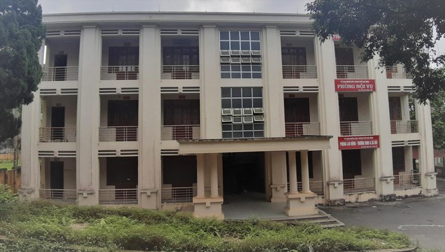 Một trụ sở cơ quan dôi dư sau sáp nhập tại Hòa Bình. Ảnh: HC