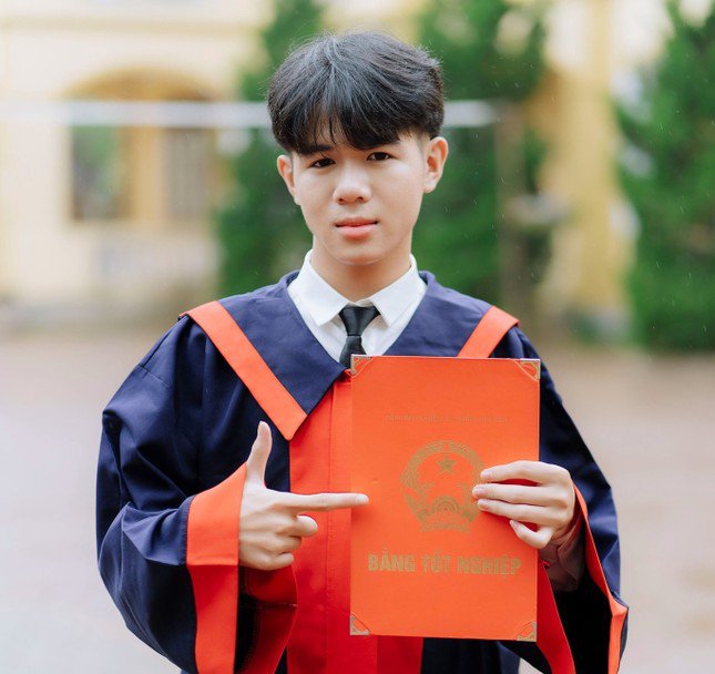 Em Cao Duy Thông nam sinh người dân tộc Thổ đã trở thành thủ khoa toàn tỉnh Nghệ An trong kỳ thi tốt nghiệp THPT 2023.