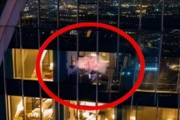 Chàng trai dùng flycam ghi lại cảnh ân ái của một cặp đôi trong khách sạn