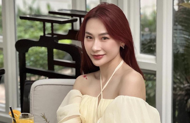 Trong đó, cô yêu thích nhất là những thiết kế váy điệu đà, nữ tính.
