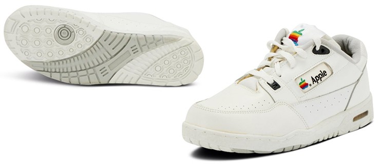 Giày đặc biệt mang thương hiệu Apple có giá gần 1,2 tỷ đồng - 1