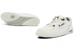 Thời trang Hi-tech - Giày đặc biệt mang thương hiệu Apple có giá gần 1,2 tỷ đồng