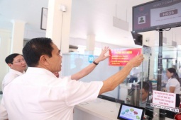 Tin tức trong ngày - Công khai số điện thoại riêng làm đường dây nóng, Chủ tịch Hà Tĩnh nói "dân gọi liên tục"