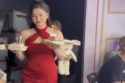 Thời trang - Mặc váy lụa dính người: Bụng siêu mẫu cũng tròn ủng, "nạn nhân mới" là Trương Quỳnh Anh