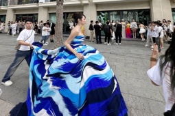 Giải trí - Thùy Tiên, “thần tiên tỷ tỷ” quê Thanh Hóa “gây sốt” với loạt khoảnh khắc hiếm sau sân khấu