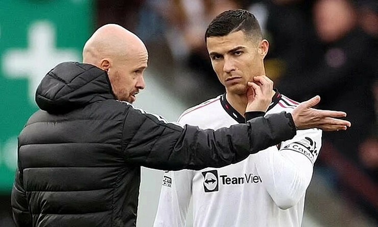 Ronaldo ra đi vì bất đồng với Ten Hag