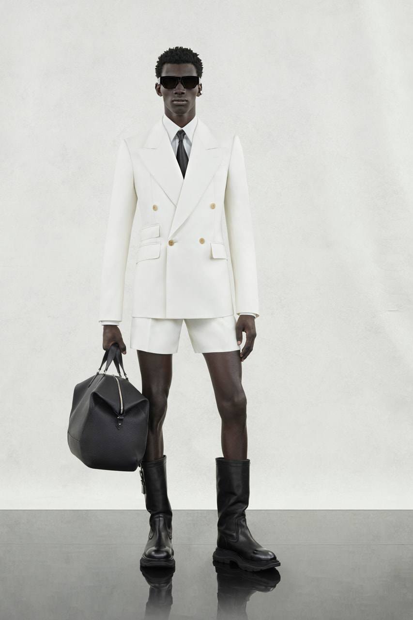 Alexander McQueen 2024 tập trung vào tỷ lệ và kiểu dáng cổ điển - 16