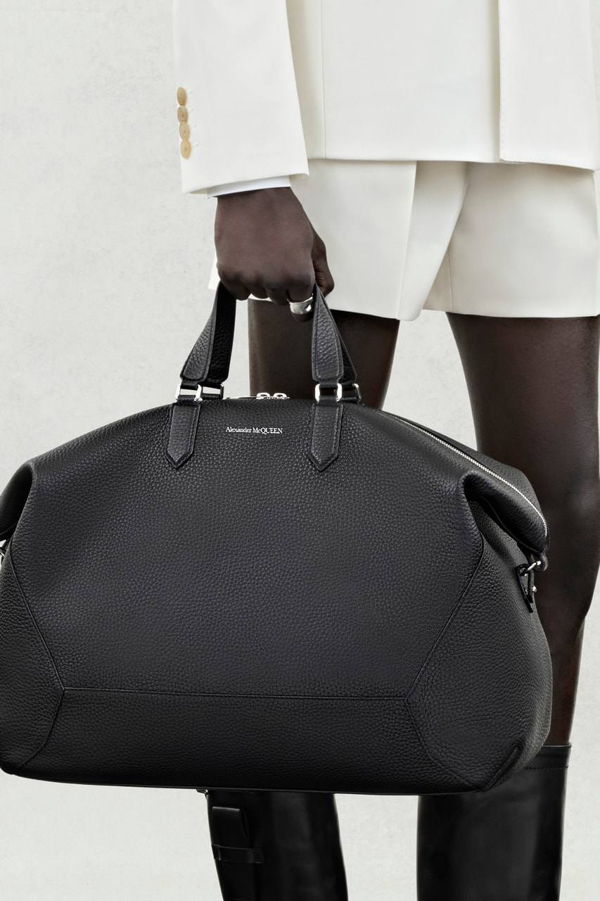 Alexander McQueen 2024 tập trung vào tỷ lệ và kiểu dáng cổ điển - 15