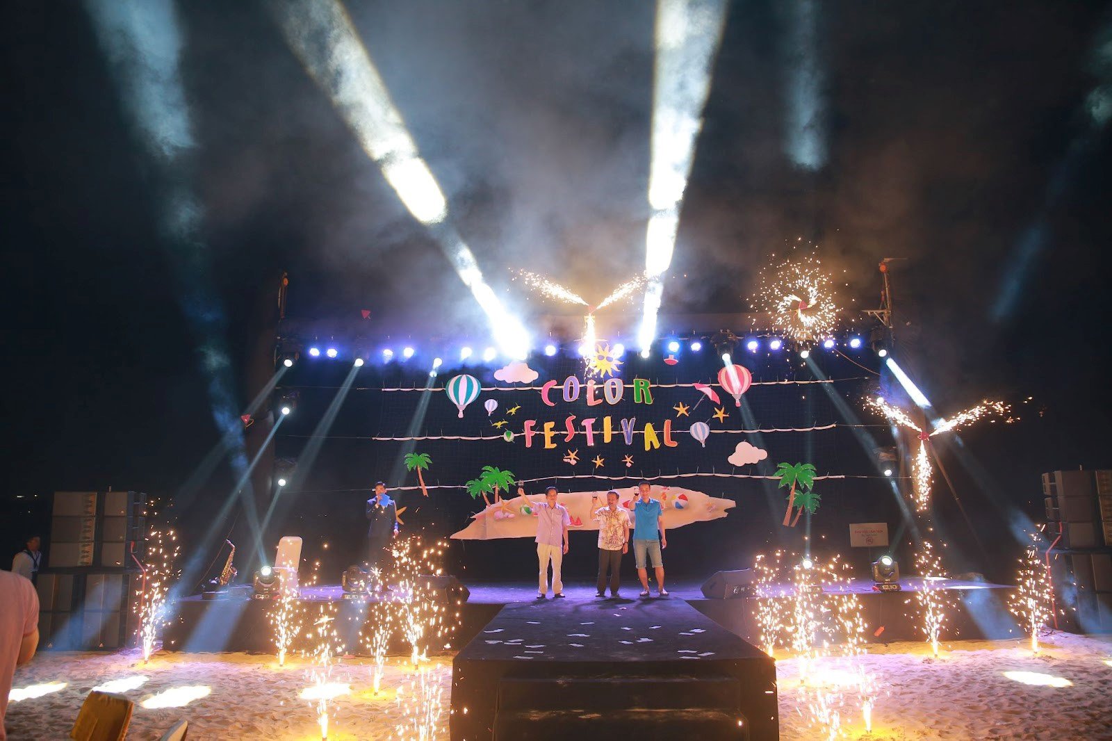 Sự kiện gala dinner bên bờ biển khách sạn Vinpearl Hạ Long