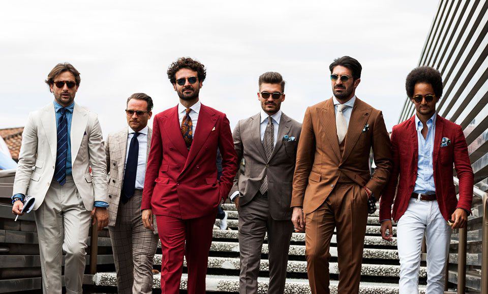 Việc&nbsp;sử dụng một lượng nhỏ màu đậm để nâng tầm trang phục của bạn.