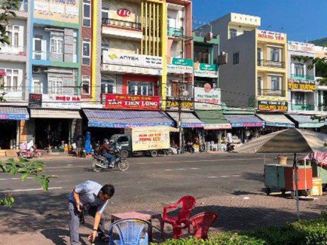 Pháp luật - Vừa vào quán nhậu, một thanh niên bất ngờ bị chém tử vong