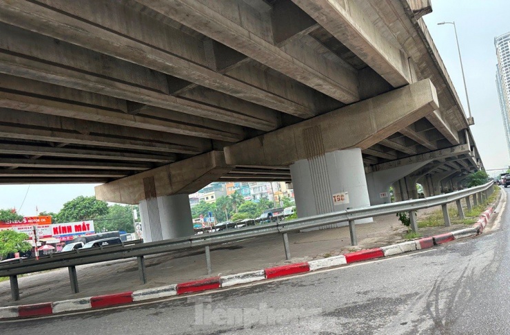 Để tránh lãng phí, nhếch nhác đồng thời giải quyết nhu cầu đỗ xe lớn của người dân, một số đơn vị có đề xuất cho sử dụng cầu cạn Vành đai 3 để làm nơi trông giữ xe, nhưng hiện nay vẫn chưa được cơ quan có thẩm quyền là UBND thành phố Hà Nội giải quyết.