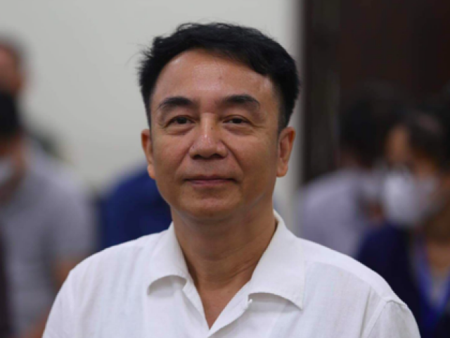 Cựu Phó Cục trưởng Cục Quản lý thị trường Trần Hùng hầu tòa vì nhận hối lộ 300 triệu đồng