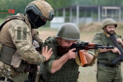 Thế giới - Video: Thủ lĩnh xuất hiện ở Belarus, gửi thông điệp tới các chiến binh