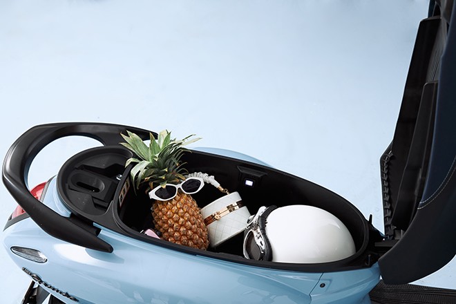 Cốp đựng đồ của Yamaha Grande Hybrid đủ dung tích chứa cả thế giới