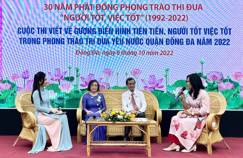 Các đại biểu "Người tốt, việc tốt" tham gia chương trình giao lưu. Ảnh: Nguyệt Ánh