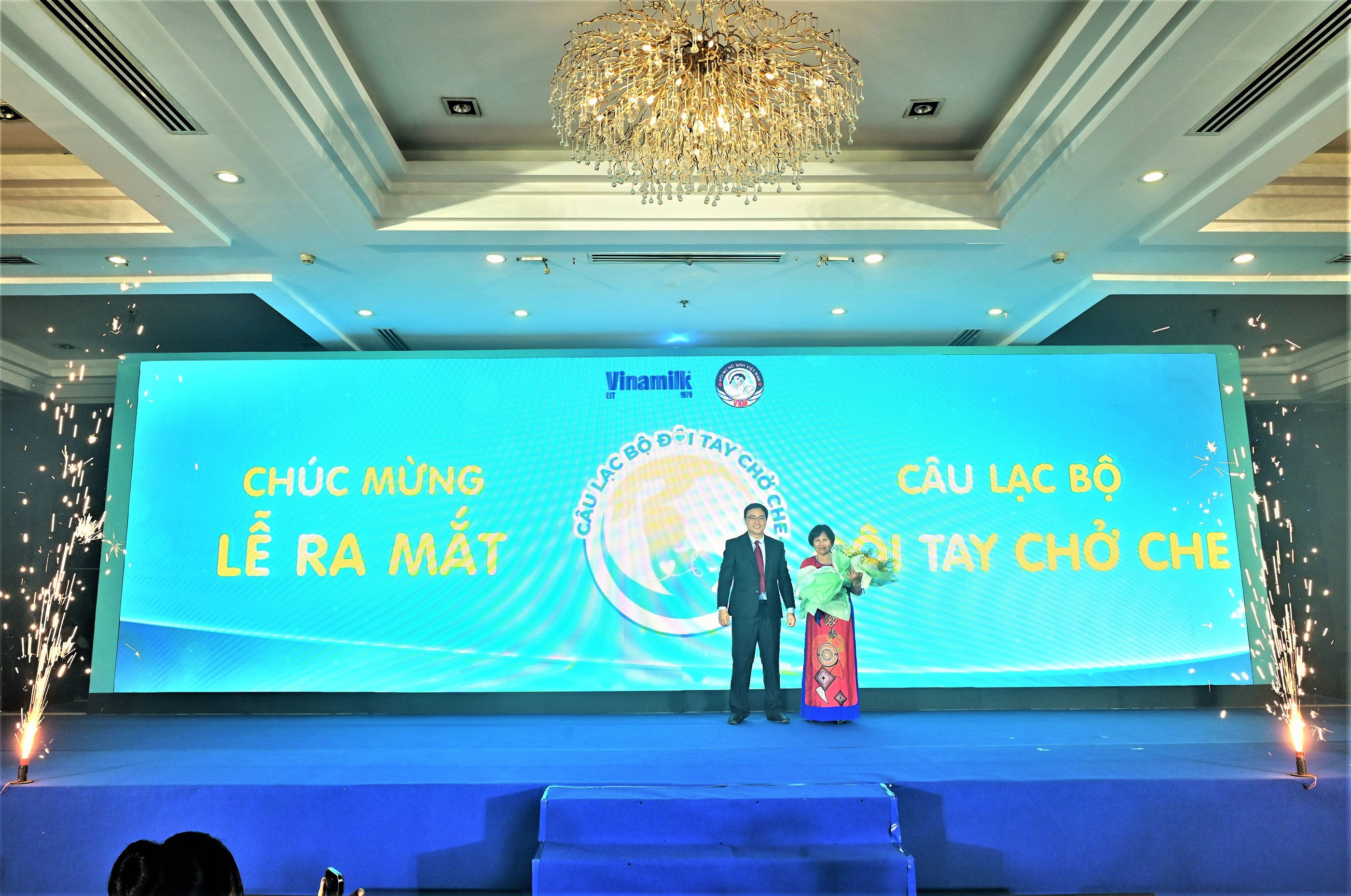 Vinamilk đồng hành cùng Hội Nữ hộ sinh Việt Nam thông qua lễ ra mắt Câu lạc bộ “Đôi tay chở che”